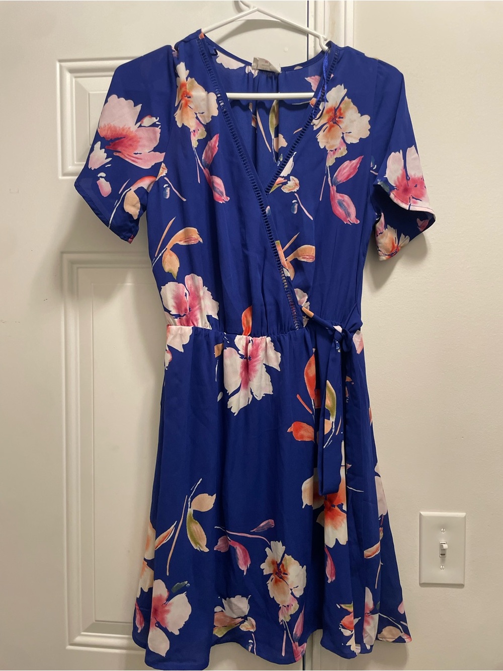 NWOT Sienna Sky Womens Royal Blue Floral Wrap Mini Dress Size Medium